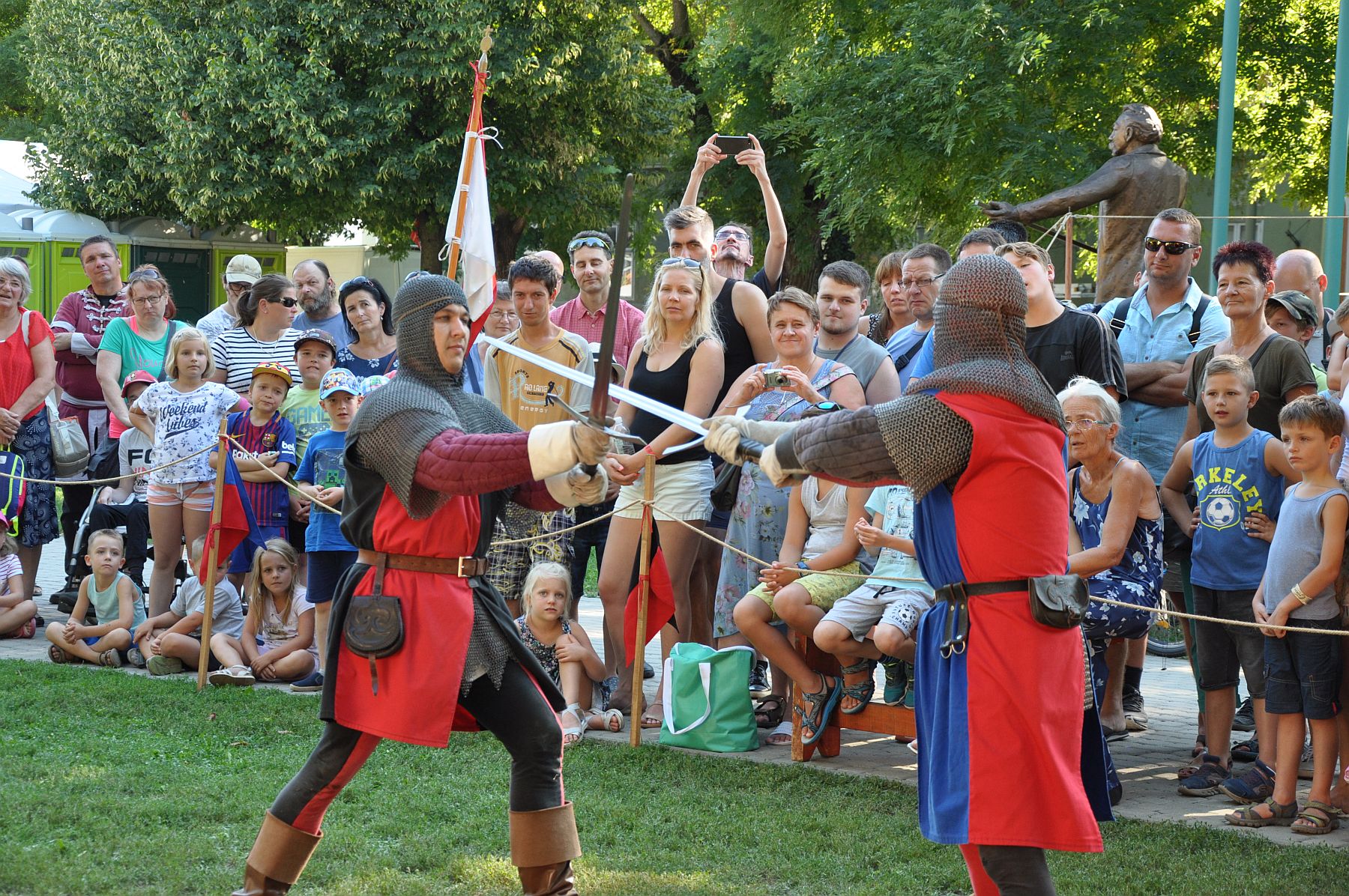 IV. Béla harcászata - hagyományőrző íjászok és kardforgatók szállták meg a Zichy ligetet